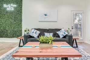 Smart-TV, Kamin, Stereoanlage, Computerbildschirme