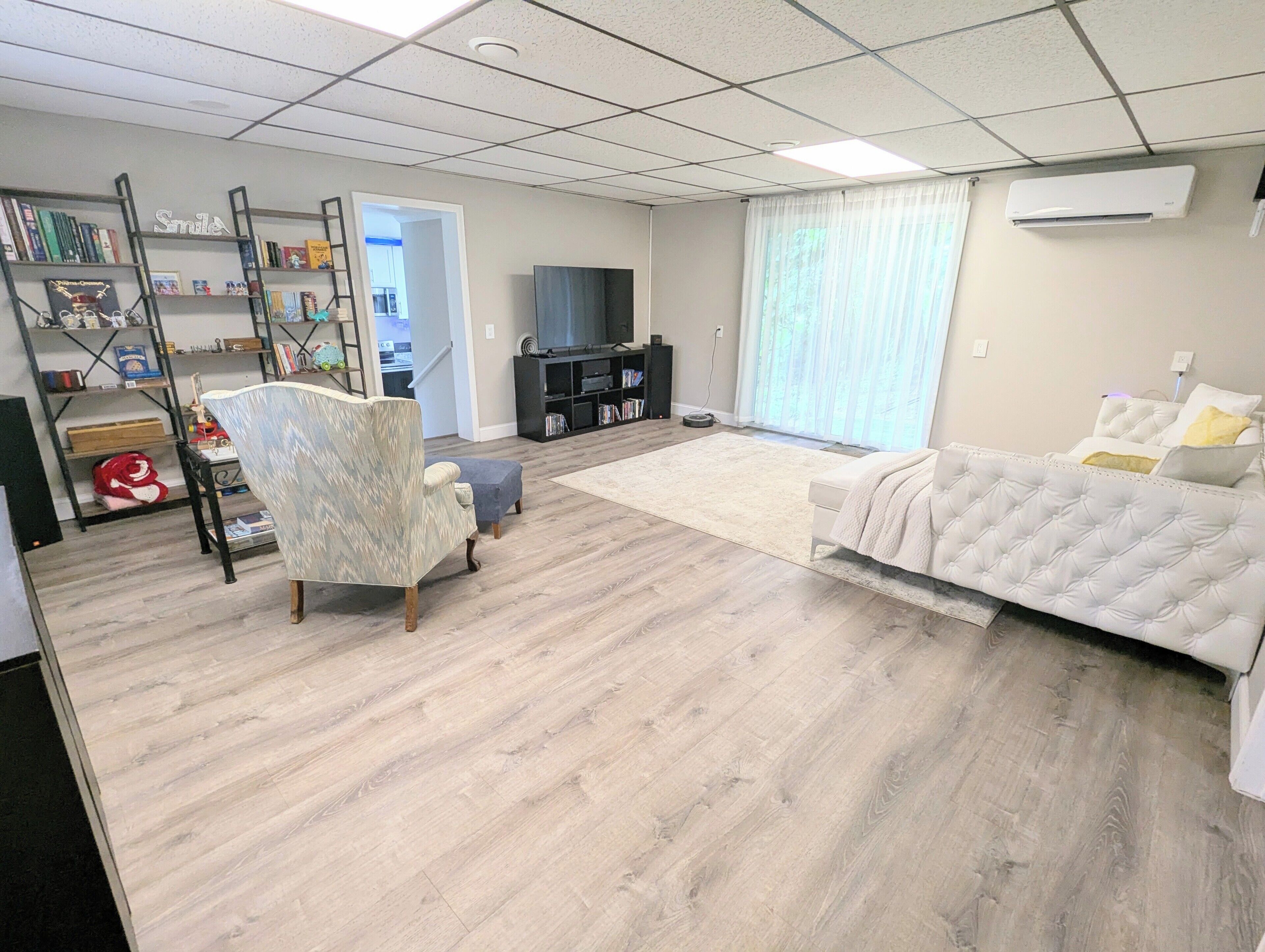 Smart TV, DVD player, books