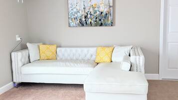 Smart-TV, DVD-spiller og bøker