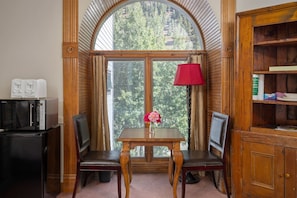 Dining - Village Hideaway - Telluride convenience!, Telluride convenience steps to skiing and downtown! (Telluride)