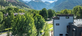 Village Hideaway - Telluride convenience!, Telluride convenience steps to skiing and downtown!