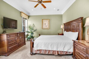 4 slaapkamers, een strijkplank/strijkijzer, wifi