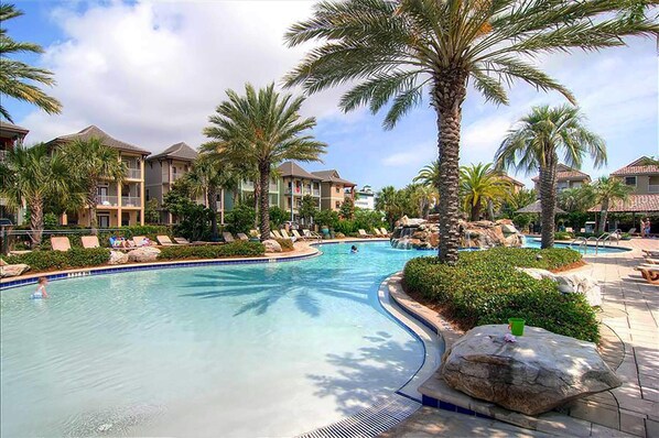 House, Multiple Beds (Shell Yeah!) | Pool