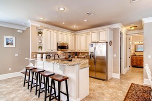 House, Multiple Beds (House of Kings) | Private kitchen | Oven, toaster - House of Kings (Destin)