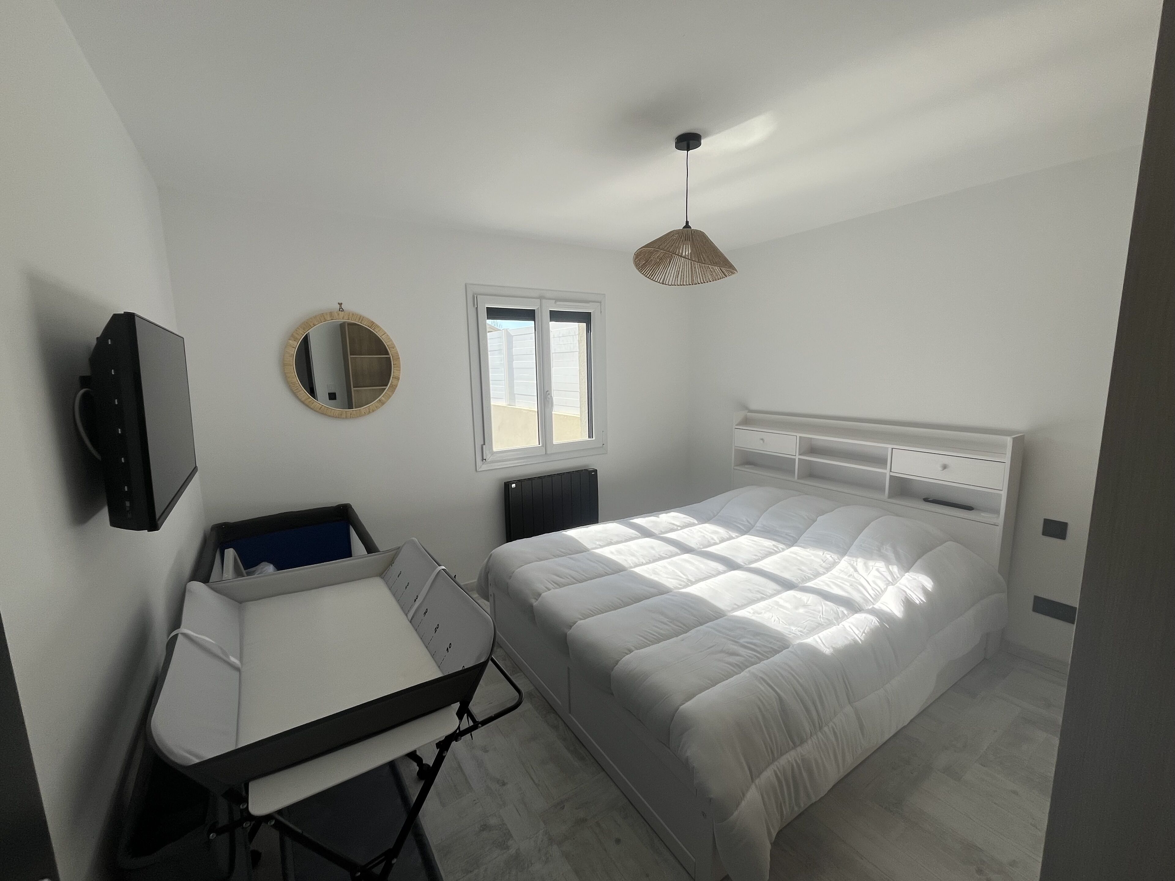 4 bedrooms, iron/ironing board, free WiFi