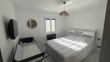 4 bedrooms, iron/ironing board, free WiFi