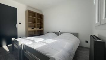 4 slaapkamers, een strijkplank/strijkijzer, gratis wifi