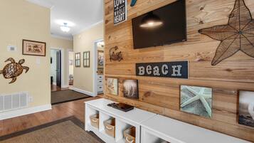 House, Multiple Beds (Happily Ever After) | Interior