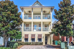 Exterior - A Wave Away (Destin)