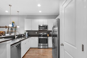 Townhome, Multiple Beds (Vitamin Sea) | Private kitchen | Oven, toaster