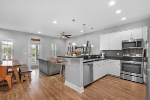 Townhome, Multiple Beds (Vitamin Sea) | Private kitchen | Oven, toaster