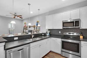 Casa geminada, várias camas (Vitamin Sea) | Cozinha privada | Fogão, torradeira
