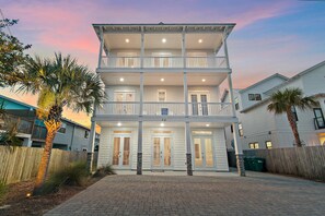 House, Multiple Beds (TexaBama Breeze) | Exterior