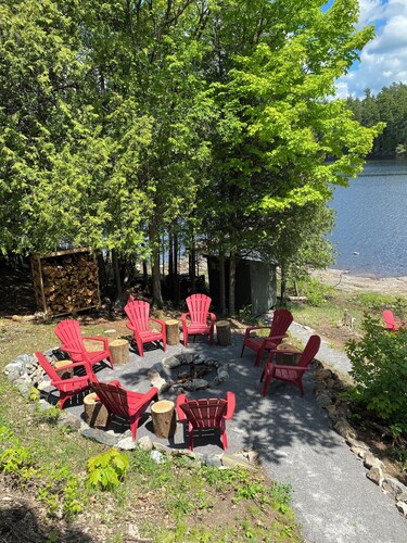 Blue Heaven - Fully Updated 3 Bedroom with Bunkie Tranquil Paradise on Bull Lake