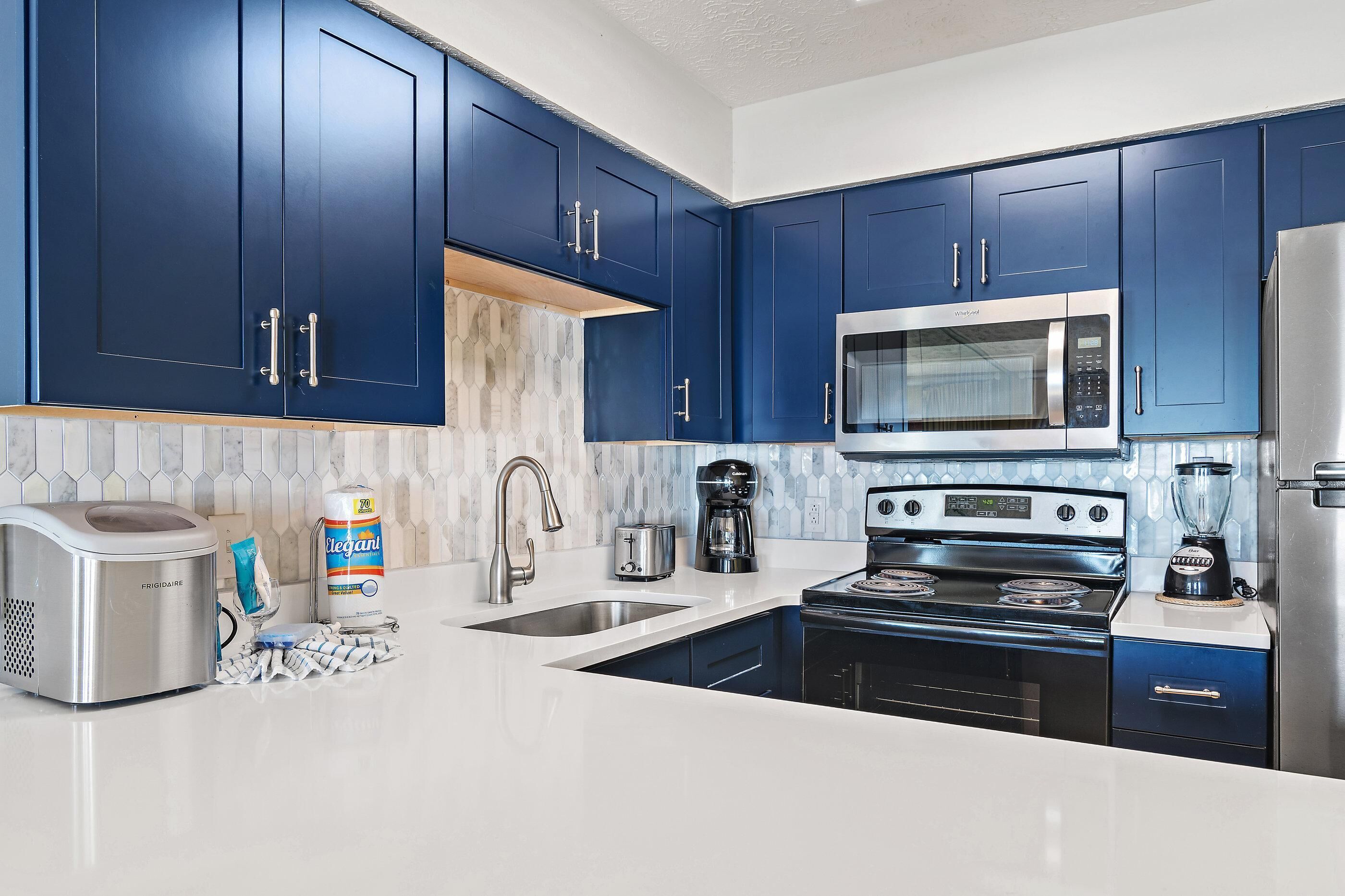 Huoneisto, useita sänkyjä (Crystal Villas A-2) | Yksityinen keittiö | Uuni, leivänpaahdin