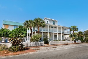 Exterior - A VIP Hideaway-old (Destin)