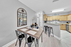 Apartment, Mehrere Betten (Topsail Village 721- Shore Bird Sanct) | Speisen
