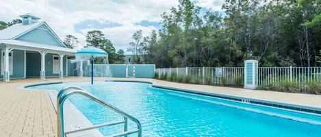 Casa, varias camas (The GRAYTest 30A Beach House) | Alberca | Alberca al aire libre