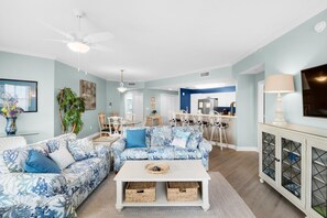 公寓式客房, 多张床 (Inn at Blue Mountain 223- Fun in the ) | 起居区 | 电视