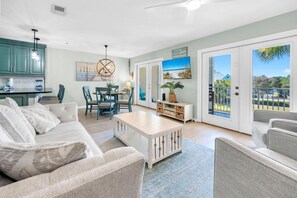 Leilighet, flere senger (Gulf Place Caribbean 204) | Oppholdsområde | TV