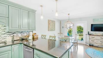 Apartment, Mehrere Betten (Gulf Place Caribbean 204) | Eigene Küche | Ofen, Toaster