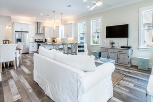 House, Multiple Beds (Grayt Paradise) | Living area | TV