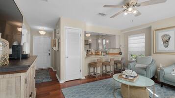 Condo, 1 King Bed with Sofa bed (Driftwood Cottage) | Interior