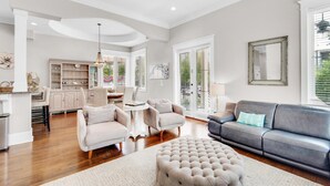 Casa, várias camas (Coastal Joy on 30A) | Área de estar