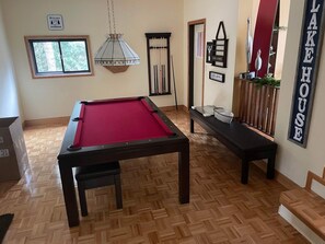 Games room - Relax and Rejuvinate at the cottage. Get some forest therapy. (Bridgenorth)
