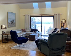 Smart TV, fireplace - Relax and Rejuvinate at the cottage. Get some forest therapy. (Bridgenorth)