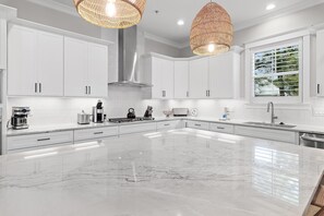 House, Multiple Beds (Blue Mountain RNR) | Private kitchen