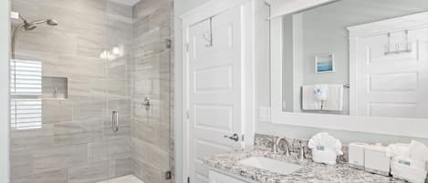 House, Multiple Beds (Blue Mountain RNR) | Bathroom