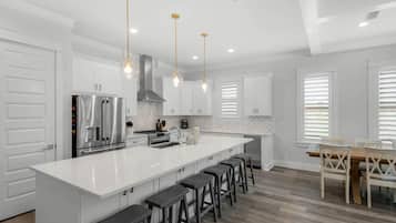House, Multiple Beds (Blue Heron Hideaway) | Private kitchen | Oven, toaster