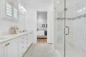 House, Multiple Beds (Town of Prominence- Jetty's Hidden Je) | Bathroom