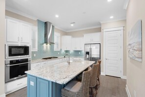 Casa geminada, várias camas (Town of Prominence 326B- Seaside Para) | Cozinha privada | Fogão, torradeira