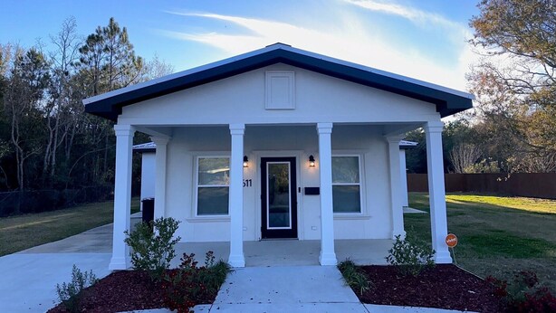 Exterior - Cozy Modern Family Home Near Beach ! (Waveland)