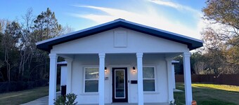 Cozy Modern Family Home Near Beach !