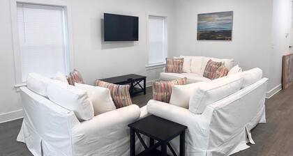 Cozy Modern Family Home Near Beach !