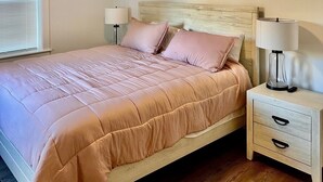 3 bedrooms, iron/ironing board, WiFi, bed sheets - Cozy Modern Family Home Near Beach ! (Waveland)