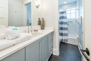 Hus - flera sängar (The Nautilus) | Badrum | Handdukar, tvål och toalettpapper