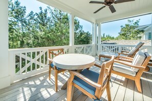 Hus - flera sängar (The Nautilus) | Restaurang utomhus