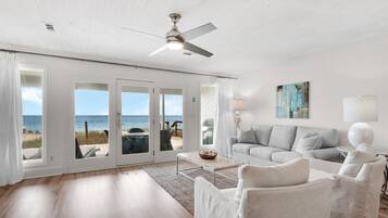 Casa geminada, várias camas (SeaRenity at Inlet 2) | Área de estar | TV