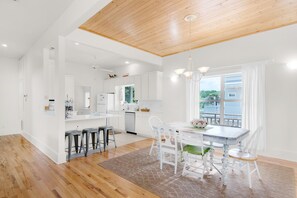Casa, varias camas (Inlet Rose) | Restaurantes