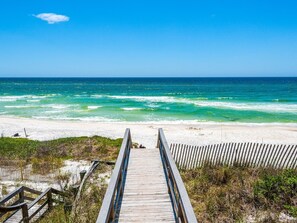 House, Multiple Beds (Daze Gone Bye) | Beach