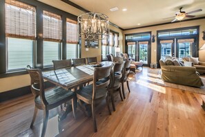 Dining - Comfort and Joy (Panama City Beach)