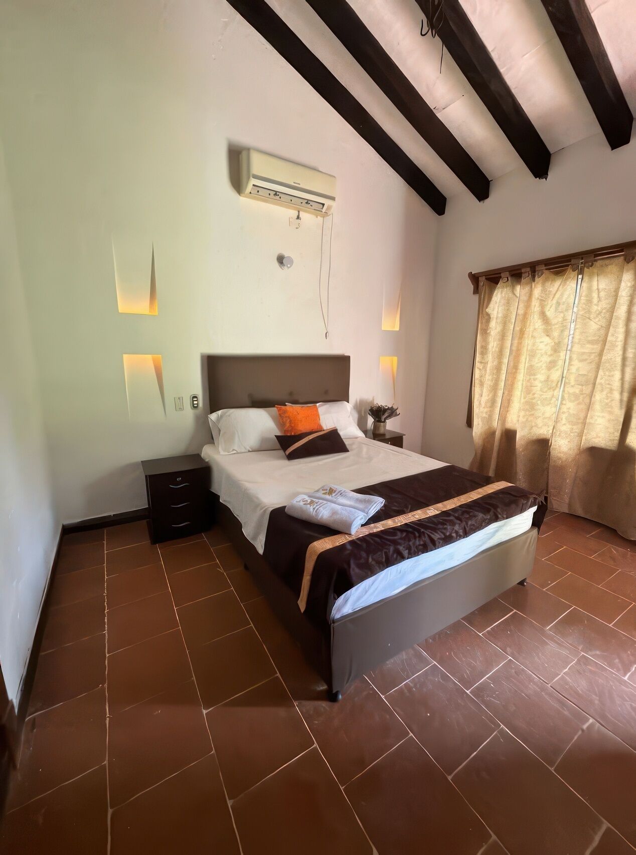 6 habitaciones, wifi gratis y ropa de cama 