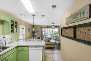 คอนโด, เตียงควีนไซส์ 2 เตียง (Rollin Tide Villas- Rollin Tide B9) | ภายใน