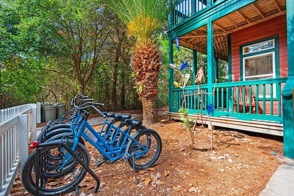 Talo, useita sänkyjä (Playhouse II) | Ulkoalueet