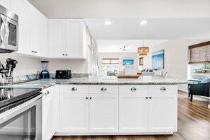Casa, varias camas (Palm Grove at Sago Sands Unit A) | Cocina privada | Horno y tostadora 