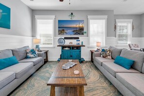 Maison, Plusieurs lits (Octopus's Garden NatureWalk 30A) | Aire de séjour | Téléviseur